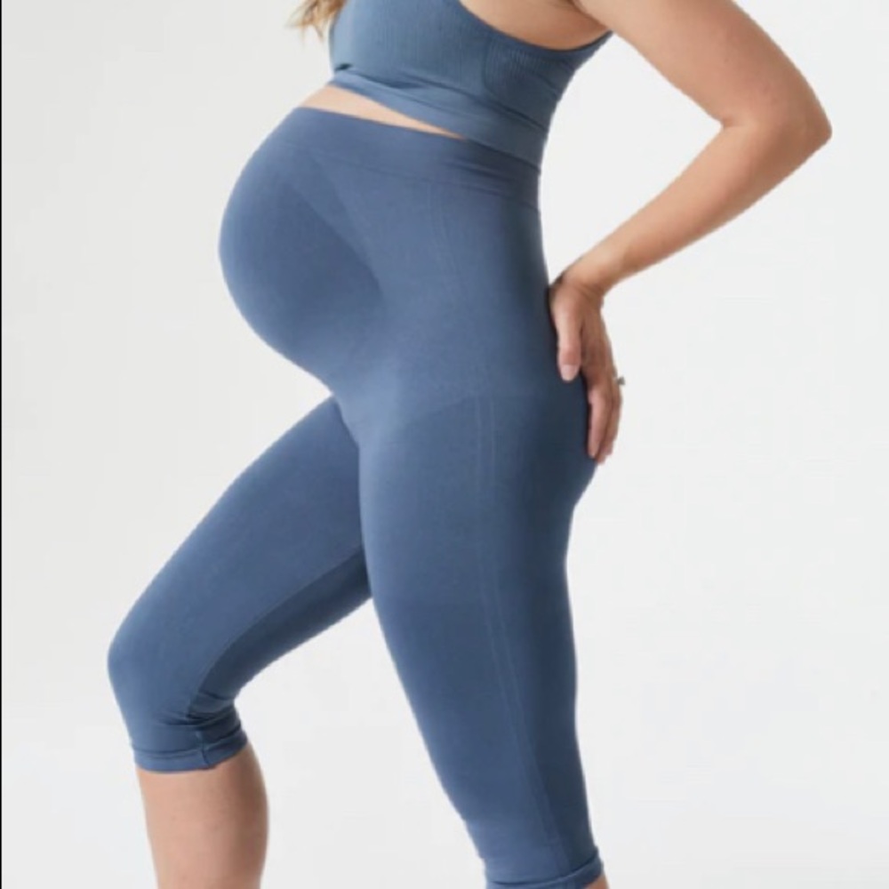 Blanqi crop Leggings size medium. Maternity